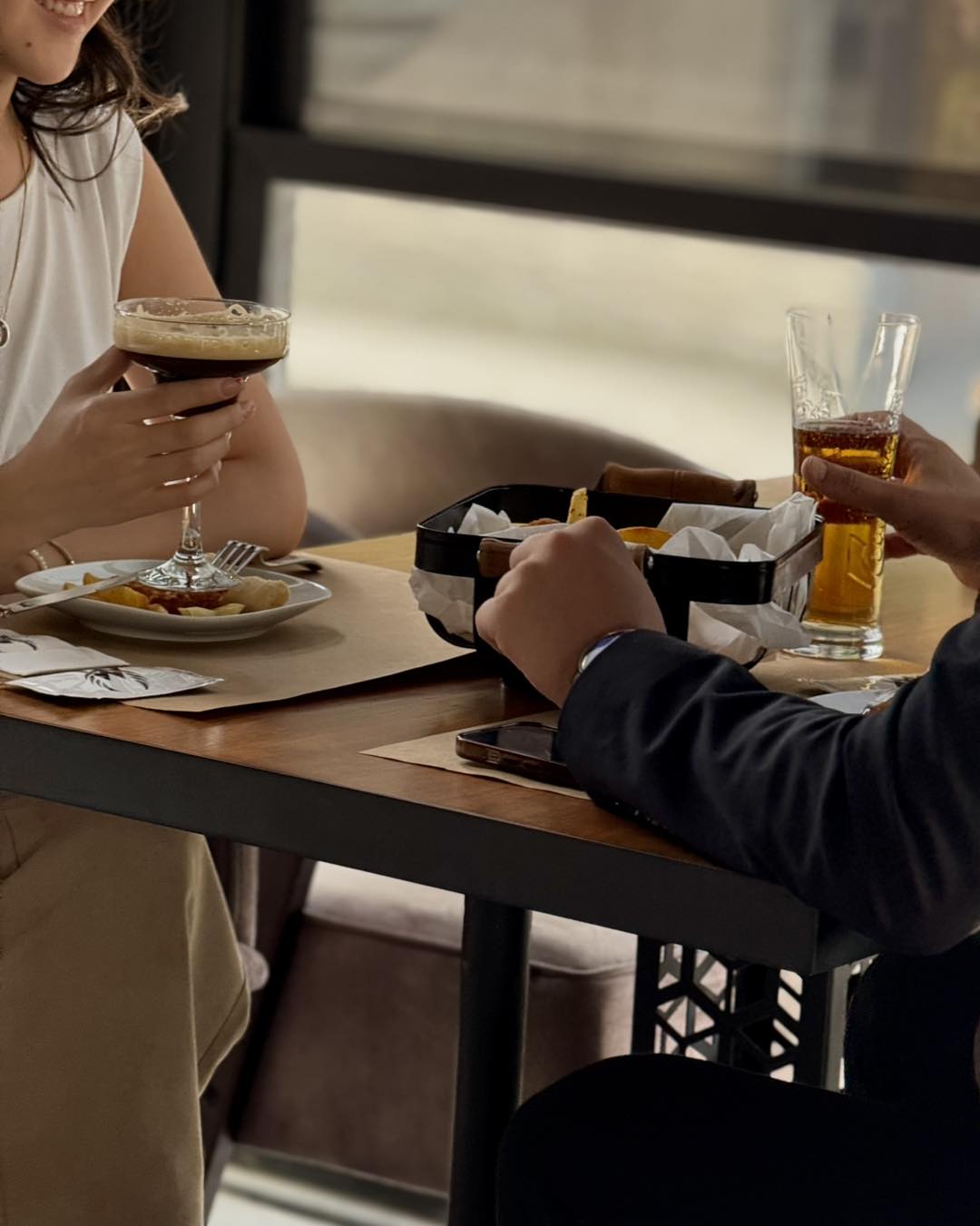 Maelstrom bar — imza kokteyller ve tam donanımlı bar